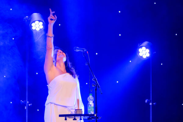 Die Schweizer Sängerin Caroline Chevin tritt am Freitag, 5. Juni 2026,
an der 22. Ausgabe des Stimmen Festival Ettiswil in der Büelacherhalle
in Ettiswil (LU), Schweiz, auf. Fotograf: Markus Frömml