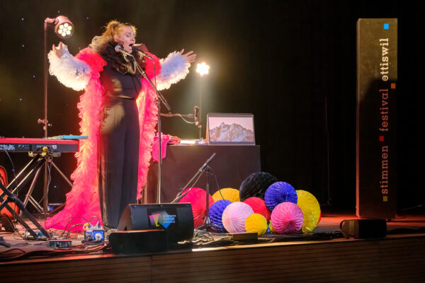 Die Schweizer Sängerin Heidi Happy tritt am Freitag, 5. Juni 2026, an der
22. Ausgabe des Stimmen Festival Ettiswil in der Büelacherhalle in Ettiswil (LU), Schweiz, auf. Überraschungsgast: Caroline Chevin. Fotograf: Markus Frömml
