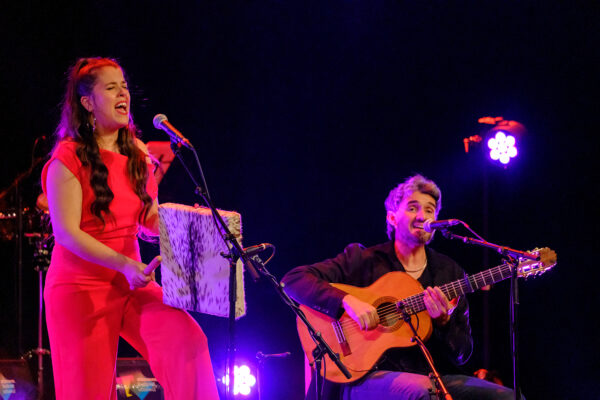 Di spanische Sängerin Anna Colom tritt am Samstag, 6. Juni 2026, an der 22. Ausgabe des Stimmen Festival Ettiswil in der Büelacherhalle in Ettiswil (LU), Schweiz, auf. Fotograf: Markus Frömml