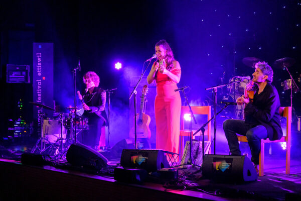 Di spanische Sängerin Anna Colom tritt am Samstag, 6. Juni 2026, an der 22. Ausgabe des Stimmen Festival Ettiswil in der Büelacherhalle in Ettiswil (LU), Schweiz, auf. Fotograf: Markus Frömml