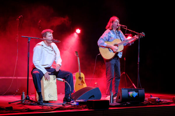Laurent & Max treten mit einem Familienkonzert am Samstag, 6. Juni 2026, im Rahmen des Stimmen Festival Ettiswil in Ettiswil (LU), Schweiz, auf. Fotograf: Markus Frömml