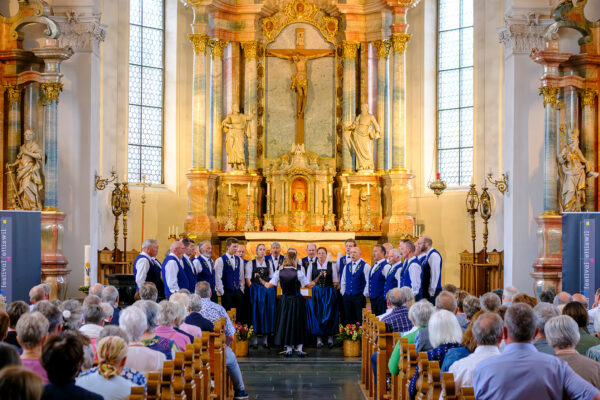 Das Jodlerchörli Geuensee und Organist Wolfgang Sieber gestalten am Sonntag, 7. Juni 2026, die Jodlermesse in der Pfarrkirche Ettiswil (LU), Schweiz, als Teil des Stimmen Festival Ettiswil. Fotograf: Markus Frömml