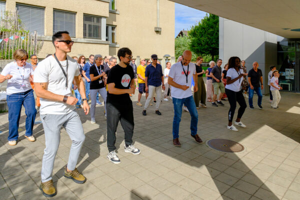 Teilnehmer besuchen den Workshop für Salsa-Tanz am Samstag, 6. Juni 2026, in der Büelacherhalle in Ettiswil (LU), Schweiz. Der Workshop findet im Rahmen des 22. Stimmen Festival Ettiswil statt und wird vom Salsa-Kollektiv Nolosé durchgeführt. Fotograf: Markus Frömml