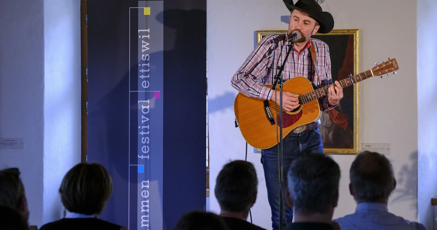 Der georgische Singer-Songwriter Shota Adamashvili tritt am Sonntag, 7.
Juni 2026, im Schloss Wyher in Ettiswil (LU), Schweiz, im Rahmen des
Stimmen Festival Ettiswil auf. Fotograf: Markus Frömml